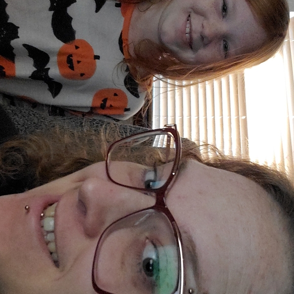 JEWELRY MODERN TO VINTAGE . ART GLASS . DISHES VINTAGE . CLOTHES OF ALL KINDS - Picture 6 of 8